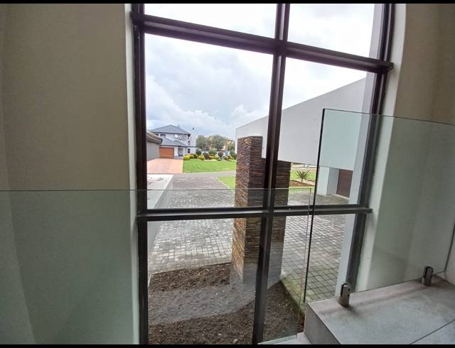 5 BEDROOM FREEHOLD FOR SALE IN HELDERWYK